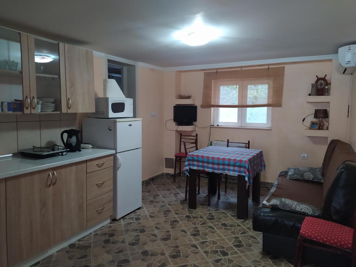 Monoliza Apartman Utjeha Kültér fotó