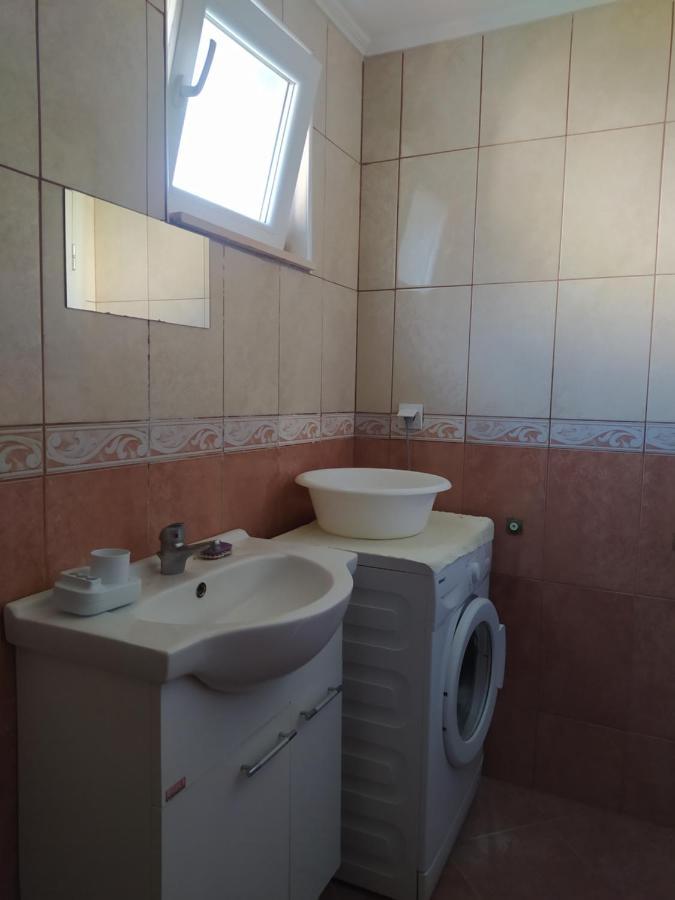 Monoliza Apartman Utjeha Kültér fotó